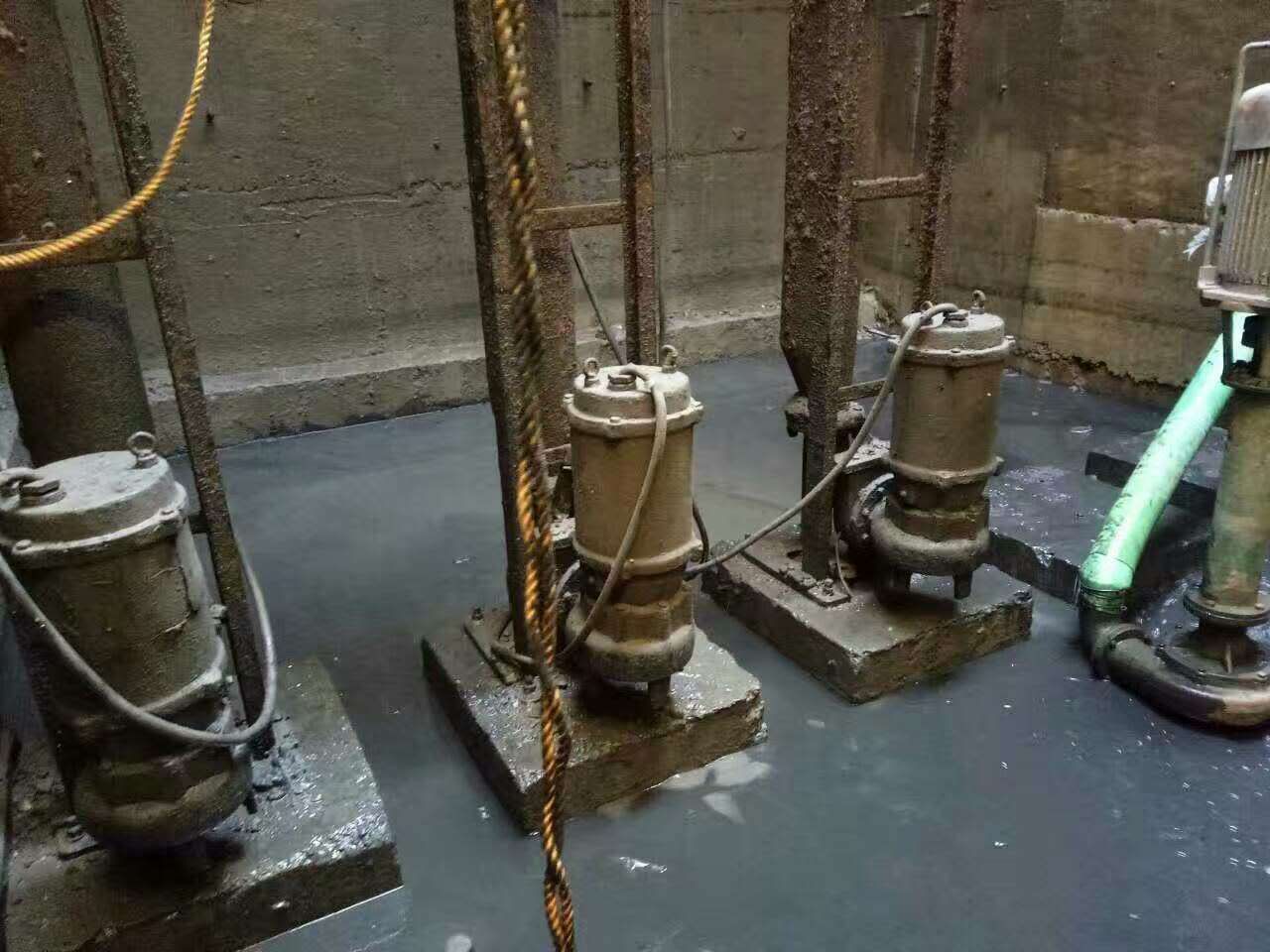 东昌污水池清理