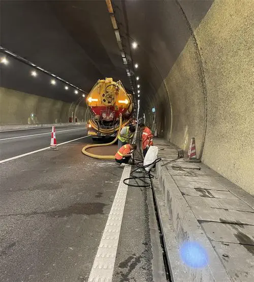 东昌隧道排水渠清淤